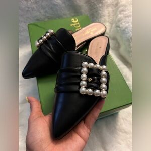 Kate Spade Broadway Black Leather Pearl Buckle
Pointed Toe Slides/ Mules/ sz 6.